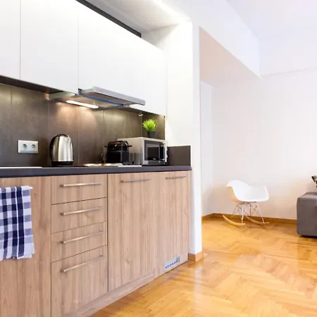Apartment Toni's Bright And Green In City Centre Athens