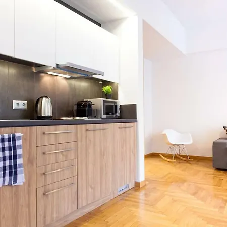 Apartment Toni's Bright And Green In City Centre Athens